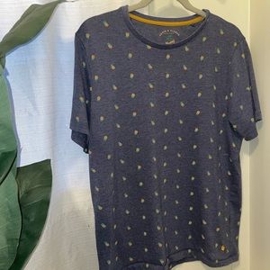 Men’s pineapple print tshirt